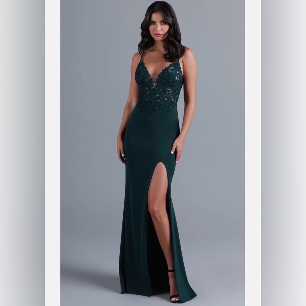 Promgirl V-Neck Lace Bodice Long Tight Prom Dress